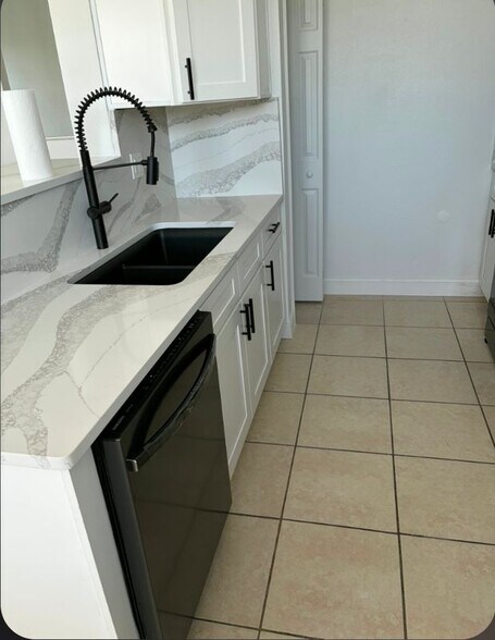 Building Photo - 1747 Sophias Dr