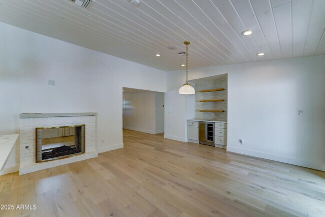 Building Photo - 4331 E Avalon Dr