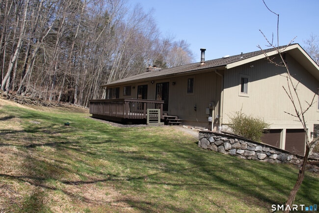 Building Photo - 6 Cove Rd