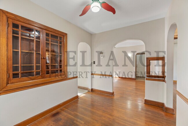 Building Photo - 2010 S Terrace Dr