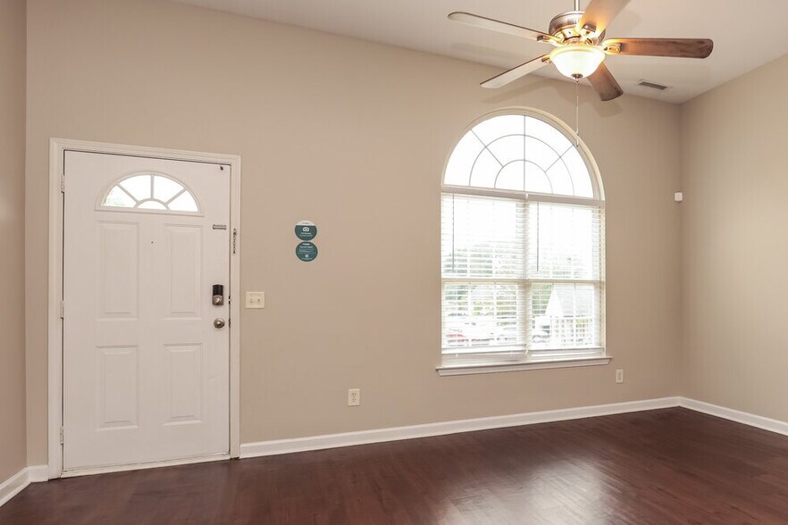 Building Photo - 1501 Chestnut Oak Dr