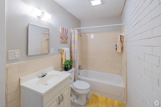 2BR, 1BA - 850SF - Bathroom - Essa View Apartments