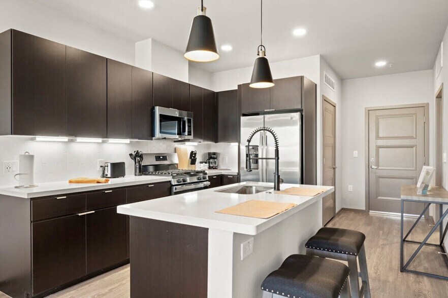 Building Photo - 7200 N 91st Ave