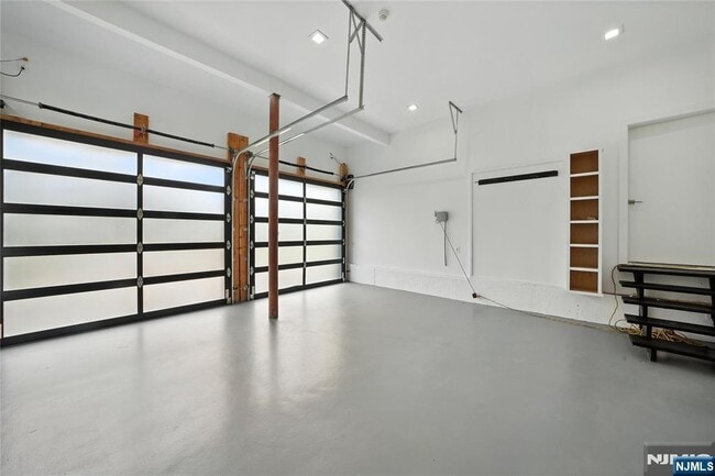 Building Photo - 44 Floral Terrace