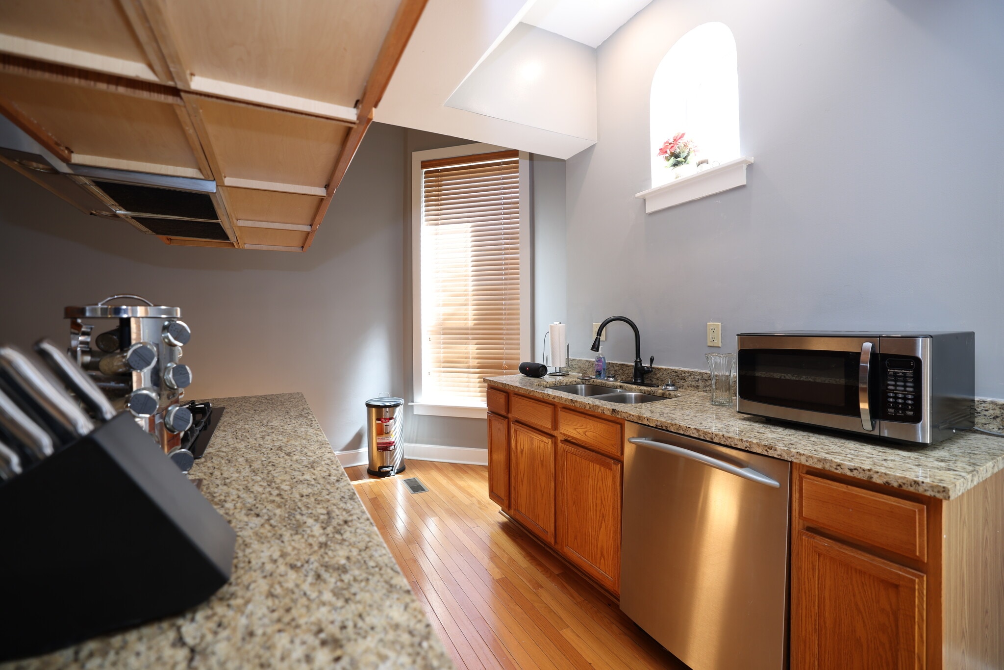 Kitchen - 852 Lincoln Ave