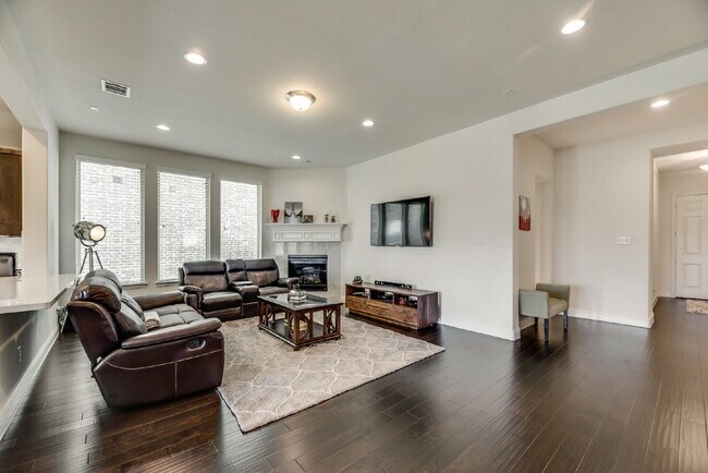 Building Photo - Charming 3-Bedroom Retreat with 2 Full Baths in Roanoke