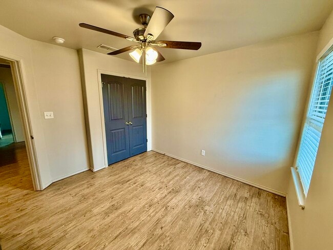 Building Photo - 909 Manchester Ct