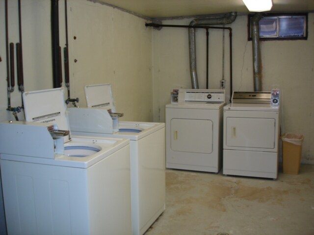 Building Photo - 2124 Camelot Ct