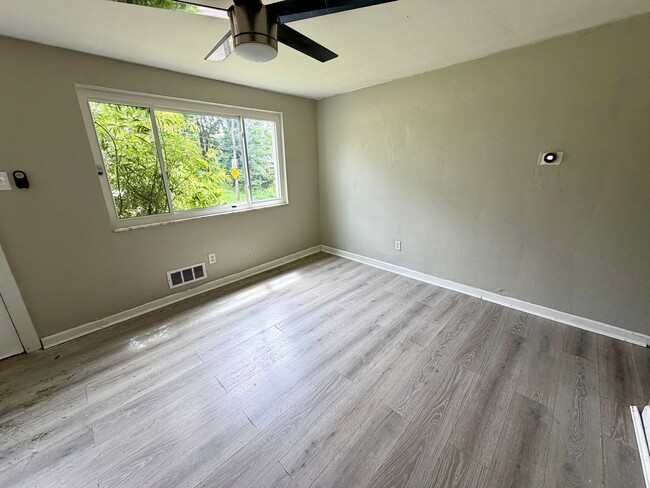 Building Photo - Comfortable 3-Bedroom Ranch with Yard, Garage & Bonus Basement Space