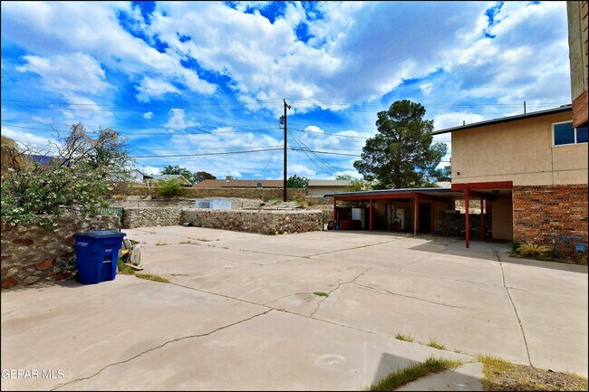 Building Photo - 6412 Pizarro St