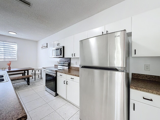 Building Photo - 4702 NW 59th Manor