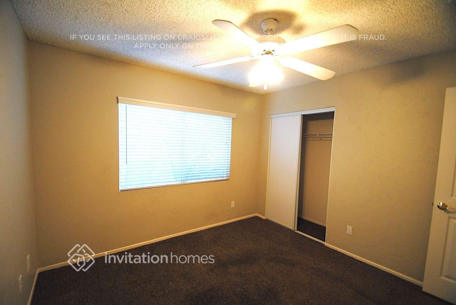 Building Photo - 2742 S Las Palmas