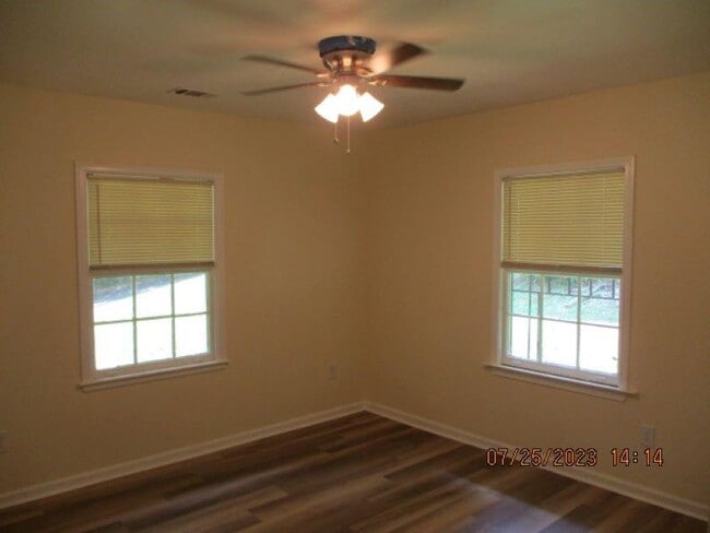 Building Photo - 2032 Rector Dr SW