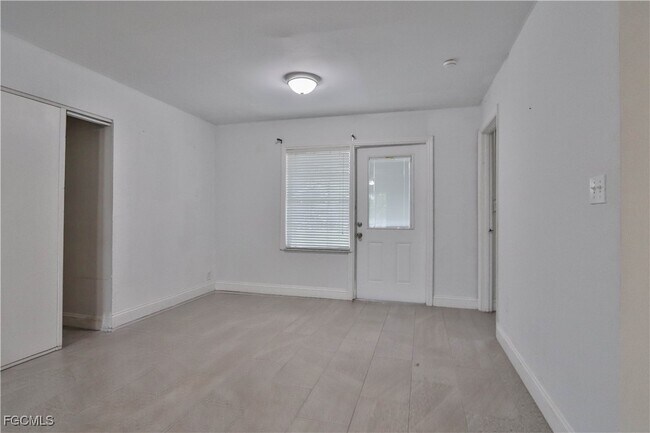 Building Photo - 305 Bougainvillea Rd W