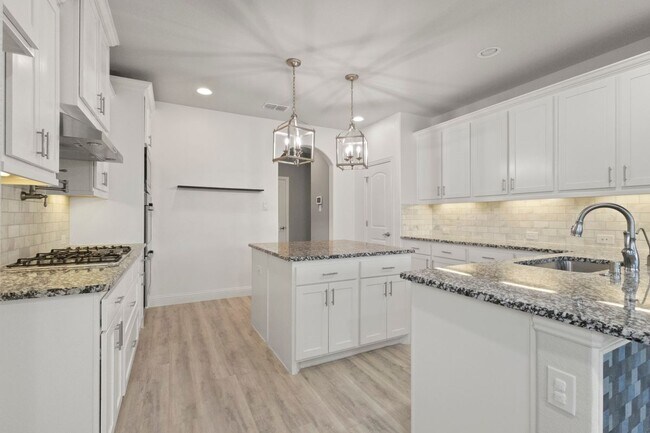 Building Photo - 4717 Dorchester Dr