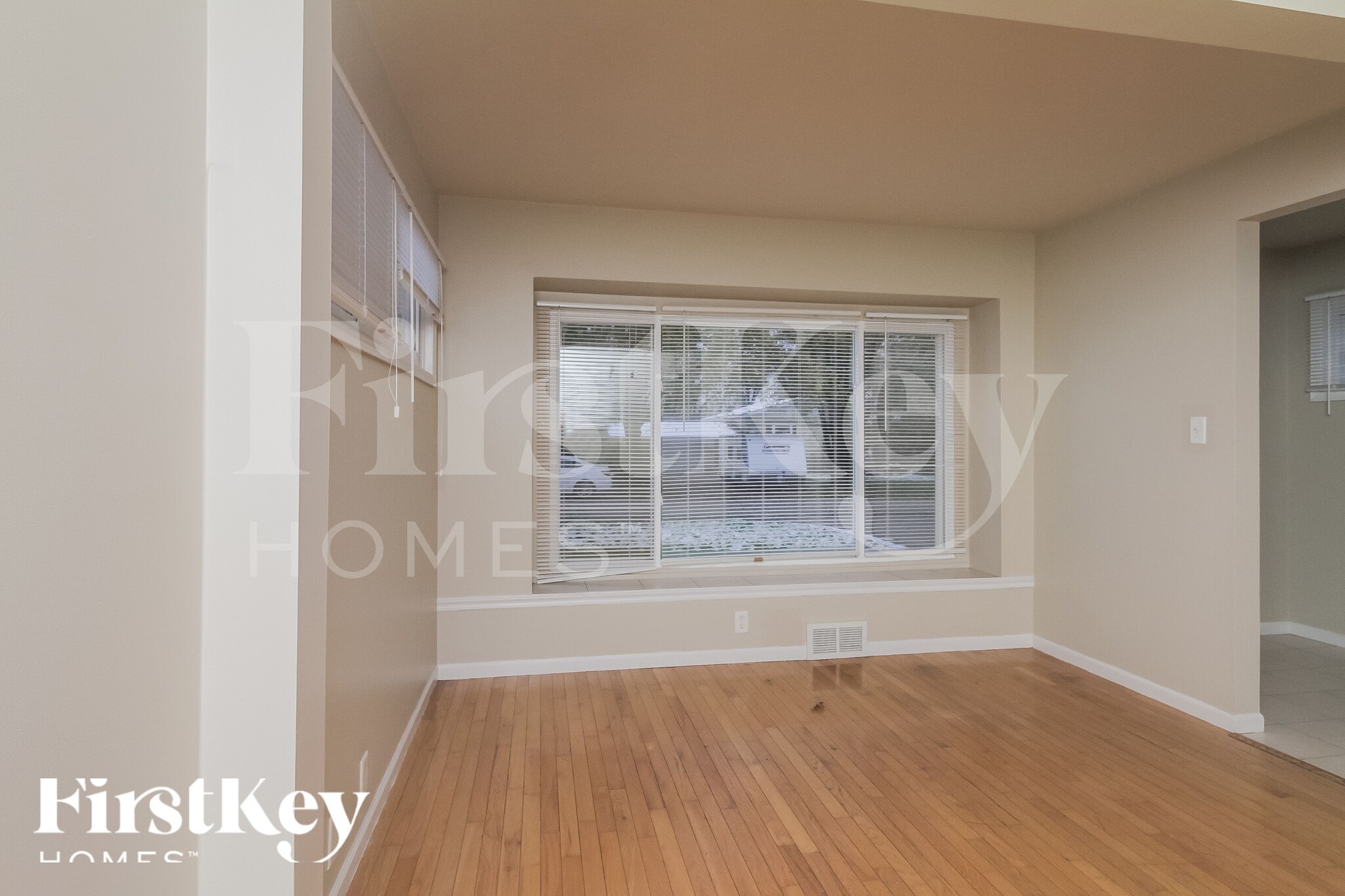 Building Photo - 1369 Hinman St