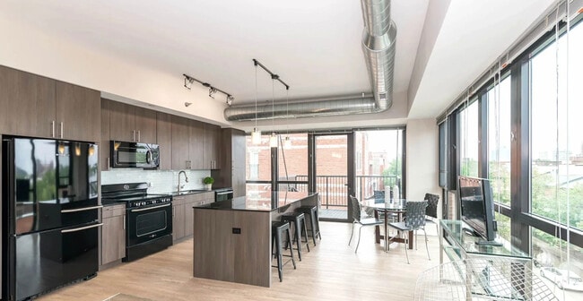 Building Photo - 211 W Scott St