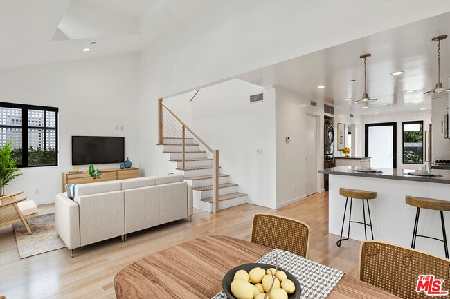 Building Photo - 1306 Cabrillo Ave