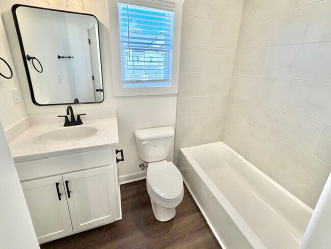 Building Photo - 4877 Chatelet Dr