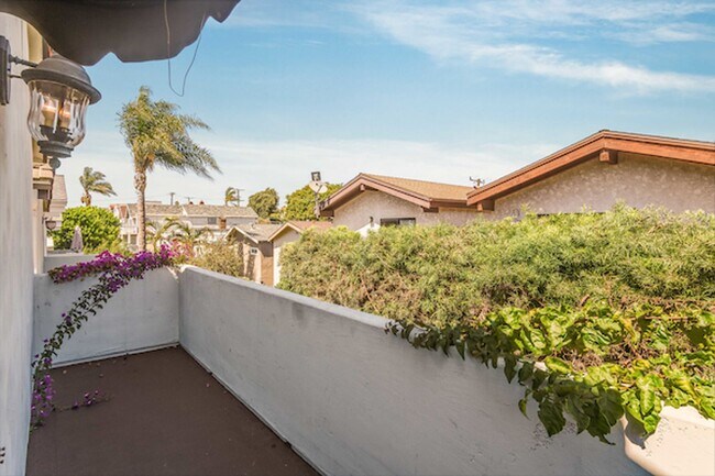 Building Photo - Stand Alone in Golden Hills of Redondo Beach!