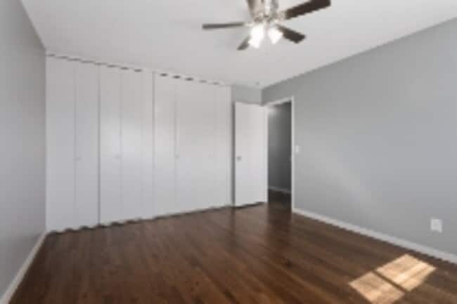 Building Photo - 401 W 87 Pl