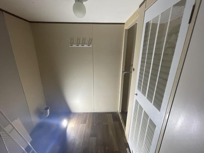 Building Photo - 555 Crandlemire Rd