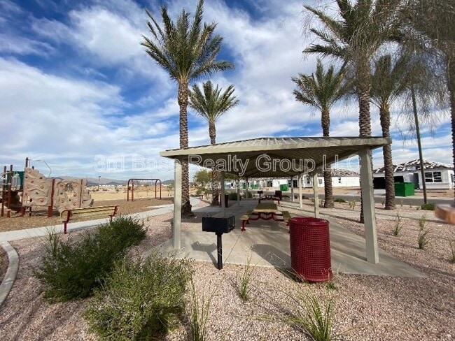 Building Photo - 24402 W Pueblo Ave