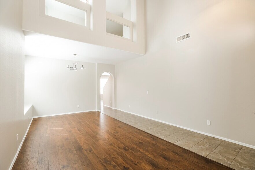 Building Photo - 9913 E Emelita Ave