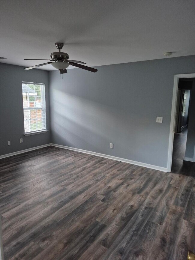 Building Photo - 1057 Dale Ave