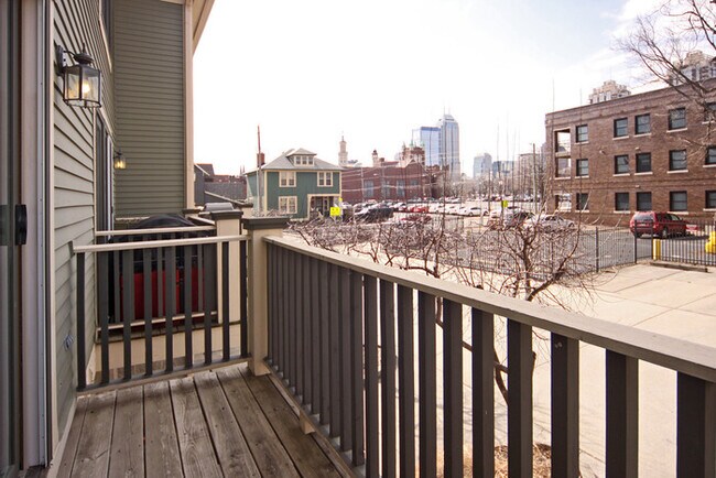 Building Photo - Beautiful Mass Ave Townhome!