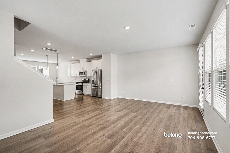 Building Photo - 1424 Blanche St