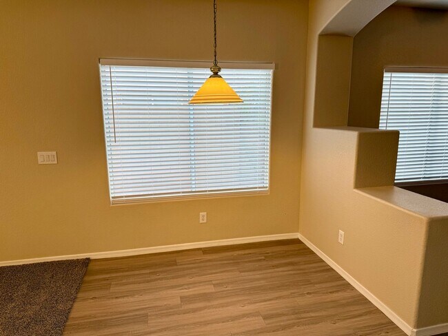 Building Photo - 4 Bedroom | 2 Bath - San Tan Ranch Single Level Home