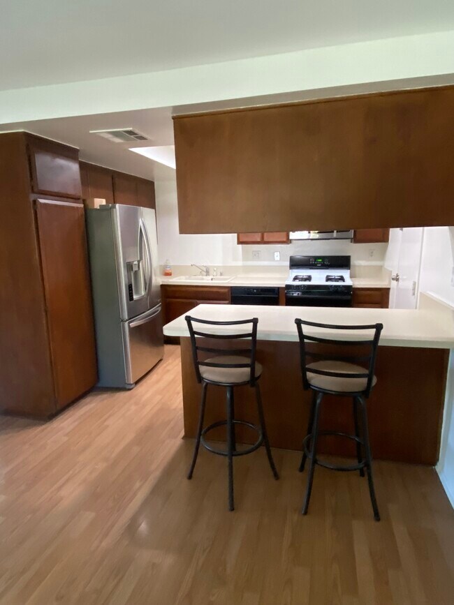 Kitchen - 15606 Hillview Ln