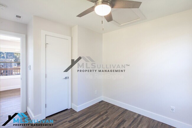 Building Photo - 911 Carolina Ave