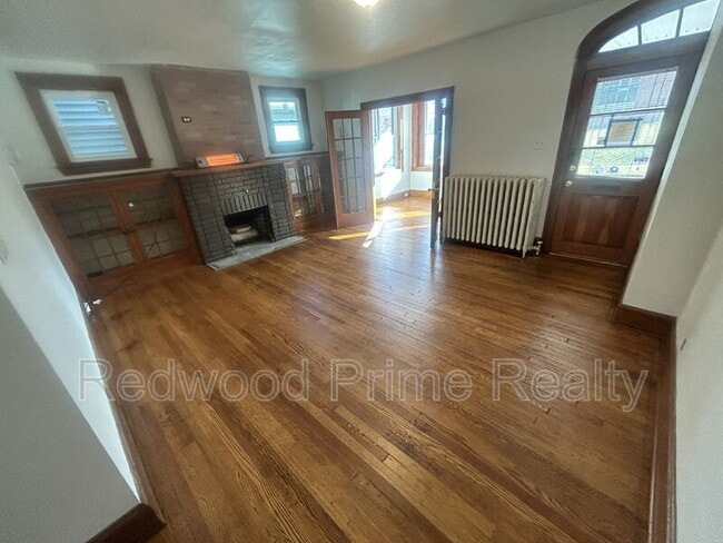 Primary Photo - 631 Coleman Ave