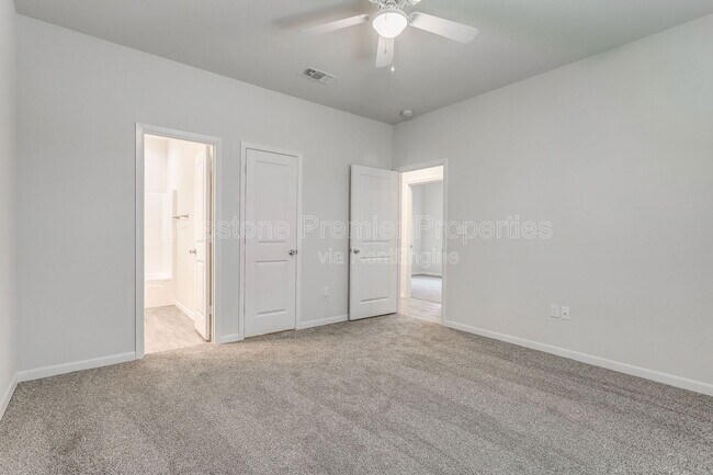 Building Photo - 2405 N Hickory St