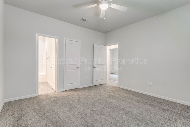 Building Photo - 2407 N Hickory St