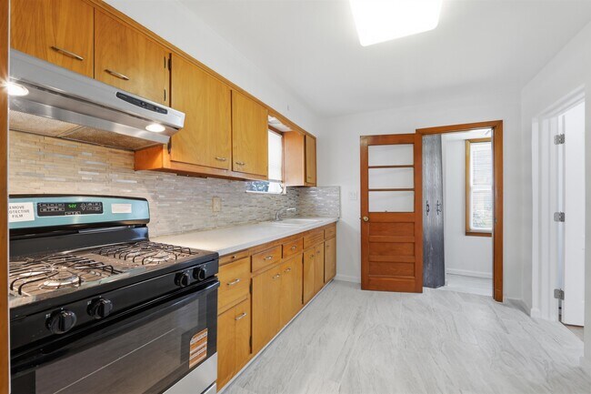 Building Photo - 1404 79th St