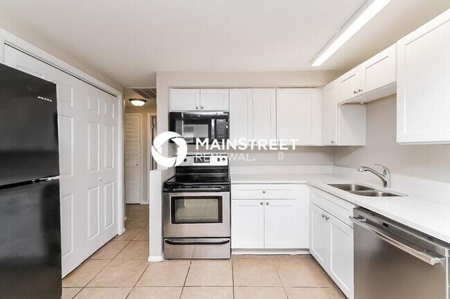 Building Photo - 4 Bedroom Pet-Friendly Home in HOLIDAY, FL with Main Street Renewal