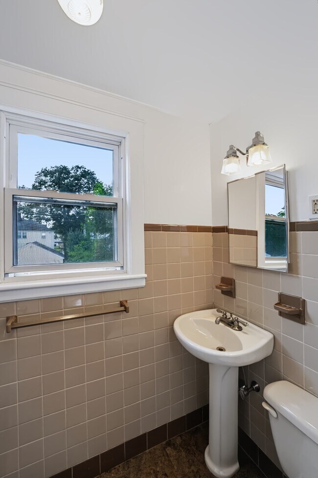Building Photo - 22 Ruggles St