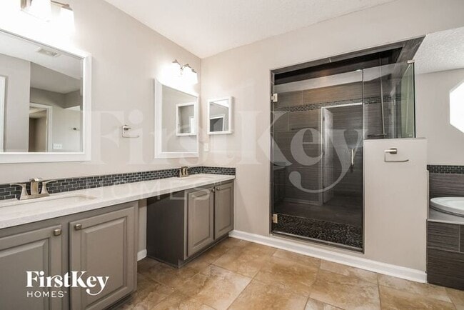 Building Photo - 2921 Ravine Hill Dr