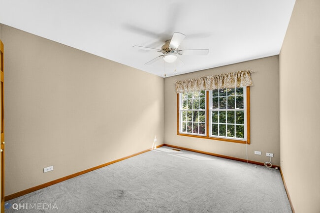 Building Photo - 1341 E Thacker St