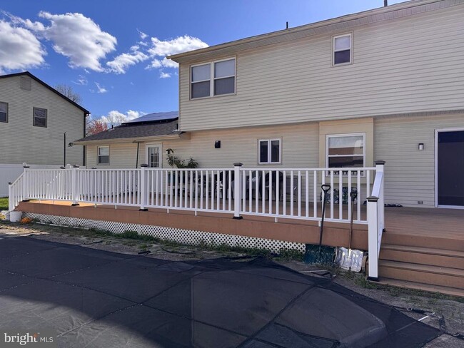Building Photo - 5 Westbury Dr