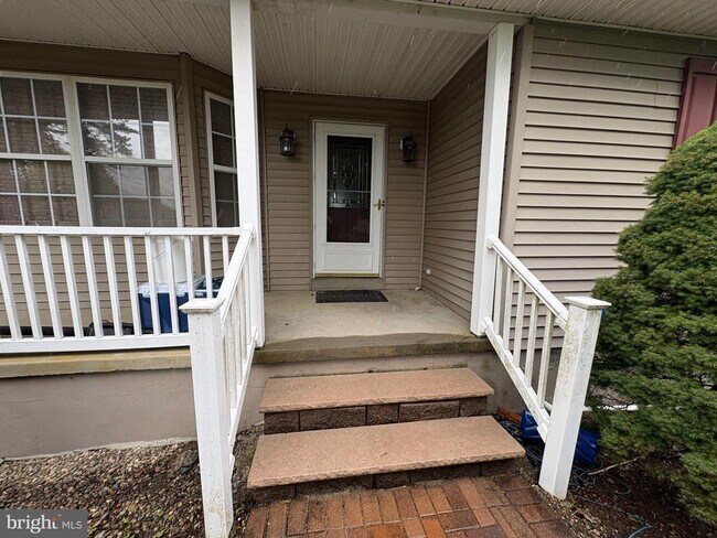 Building Photo - 394 Croshaw Rd