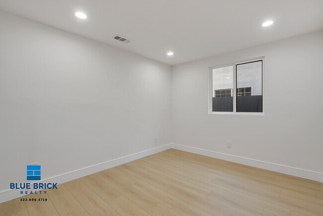 Building Photo - 2708 Cochran Ave