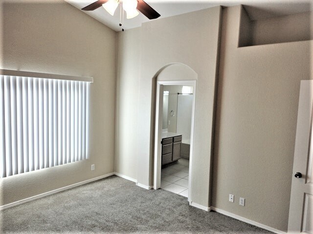 Building Photo - 736 Autumn Meadows Dr