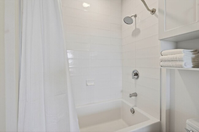 Building Photo - 1301 Leah Ave