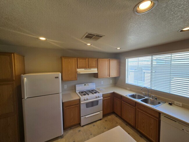 Building Photo - 9330 W Maule Ave
