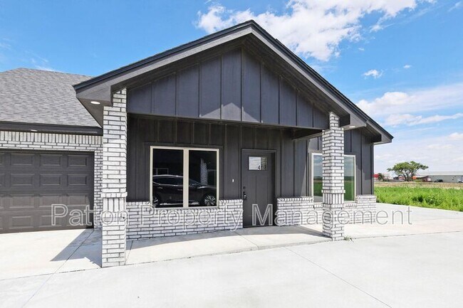 Building Photo - 8889 Redbud Rd