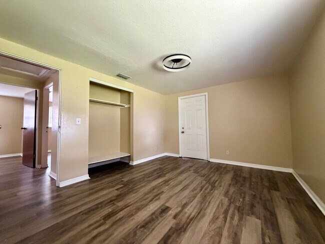 Building Photo - 3 bed/ 2 bath home in Plant City